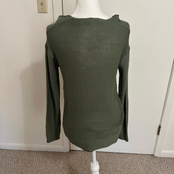Francesca’s sage green knit soft slouchy pullover with side  intricate detail S - Picture 5 of 5